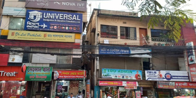 নিয়ন্ত্রণহীনভাবে বেড়ে উঠছে উচ্চশিক্ষা পরামর্শক প্রতিষ্ঠান