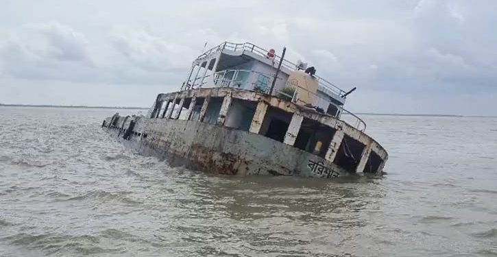 ৬ দিনেও উদ্ধার হয়নি পশ্চিমবঙ্গে ডুবে যাওয়া বাংলাদেশি জাহাজ
