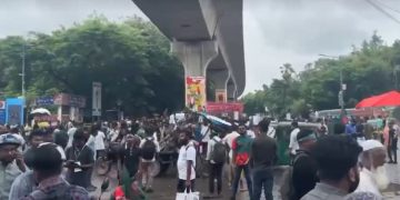 জুলাই সনদের দাবিতে শাহবাগ অবরোধ