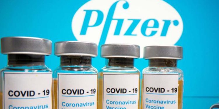 চোখের মারাত্মক ক্ষতি করতে পারে ফাইজারের কোভিড টিকা