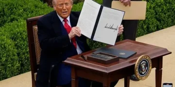 বাংলাদেশসহ ১৪ দেশে নতুনভাবে শুল্ক আরোপের হুমকি ট্রাম্পের