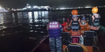 ইন্দোনেশিয়ায় ফেরিডুবির ঘটনায় ৪ জনের মৃত্যু, নিখোঁজ বহু