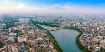 বায়ু দূষণের শীর্ষে লাহোর, ঢাকার উন্নতি