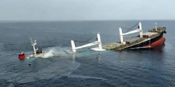 লোহিত সাগরে ইসরায়েলগামী জাহাজ ডুবিয়ে দিল হুথিরা