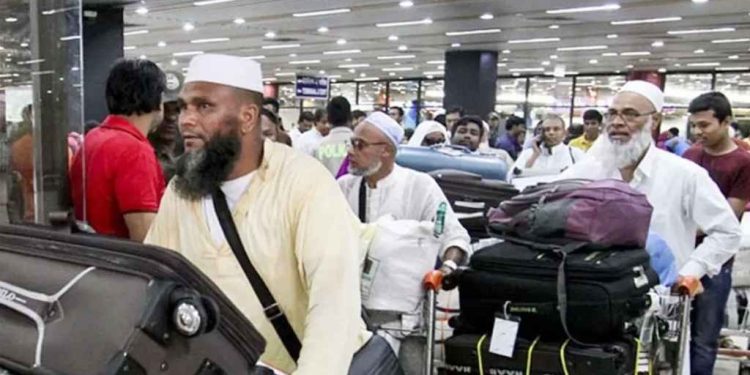 দেশে ফিরেছেন ৭৩৪৯৩ হাজি