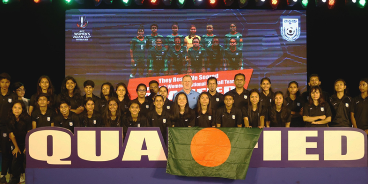 মধ্যরাতে হাতিরঝিলে আফঈদা-ঋতুপর্ণাদের সংবর্ধনা দিলো বাফুফে