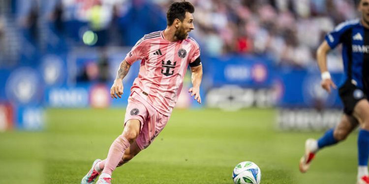 জোড়া গোল করে মায়ামিকে জেতালেন মেসি