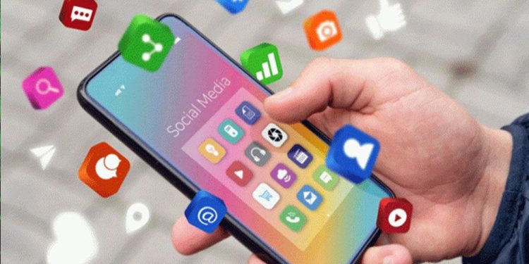 মোবাইলে যেসব অ্যাপ থাকলে ফেঁসে যেতে পারেন সাইবার প্রতারণায়