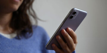 আপনার স্মার্টফোন থেকে ছবি চুরি করছে যে অ্যাপ