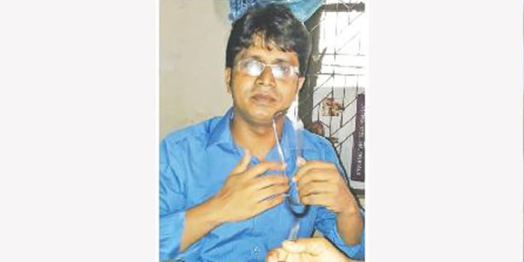 গরিবদের বিনা পয়সায়  সেবা দেন ডা. কবীর