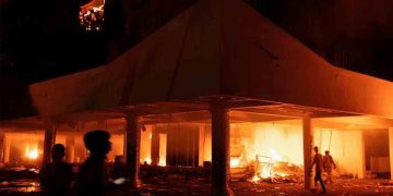 বিক্ষোভের দাবানলে জ্বলছে ইন্দোনেশিয়া সংসদ সদস্যদের ভাতায় কাটছাঁট