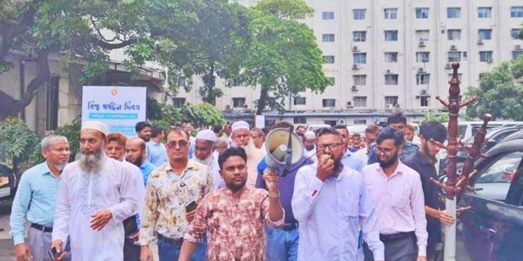 অর্থ সচিবের অপসারণ দাবি, সচিবালয়ে কর্মচারীদের বিক্ষোভ