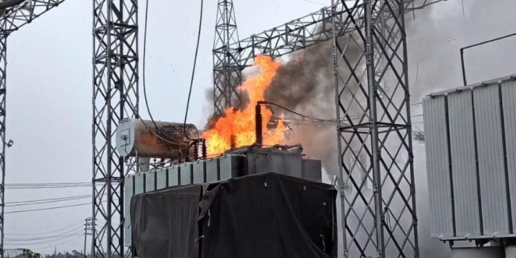 সাতক্ষীরায় পাওয়ার গ্রিডে আগুন জেলায় বিদ্যুৎ সরবরাহে বিঘ্ন