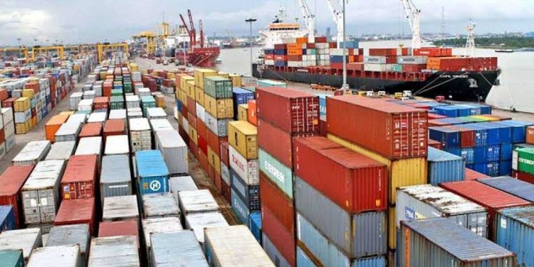 কমেছে বাণিজ্য ঘাটতি সংকটেও ফিরেছে স্বস্তি