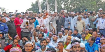 বিকেল তিনটার মধ্যে দাবি না মানলে চারটায় লংমার্চ শুরুর ঘোষণা শিক্ষক-কর্মচারীদের