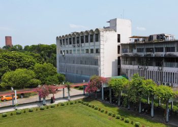 বিশ্ববিদ্যালয় ছাত্রী সহপাঠীদের ব্যক্তিগত ছবি পাঠাতেন সিনিয়র ভাইকে