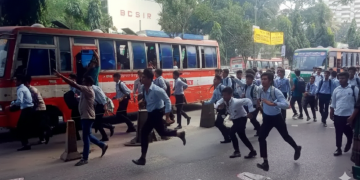 ঢাকা ও আইডিয়াল কলেজের শিক্ষার্থীরা ফের সংঘর্ষে লিপ্ত