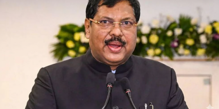 সুপ্রিম কোর্টে প্রধান বিচারপতিকে জুতা নিক্ষেপ, চাঞ্চল্য ভারতে