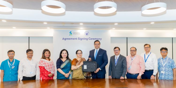 শিক্ষা সহায়তা ও শিক্ষার্থী ঝরে পড়া রোধে প্রান্তিক ৮০ টি বিদ্যালয়ের ৮ হাজার শিক্ষার্থীর পাশে স্ট্যান্ডার্ড চার্টার্ড ও ক্যাম্পি