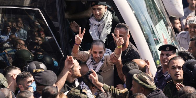 ৩ হাজার ৭০০ ফিলিস্তিনি কারাবন্দিকে মুক্তি দিল ইসরায়েল