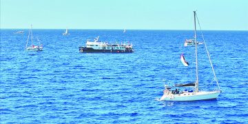 গাজার জন্য ত্রাণবাহী জাহাজবহরকে আটকাতে ব্যর্থ হলো ইসরাইল