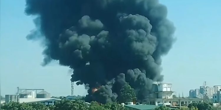 গাজীপুরে কয়েল কারখানায় ভয়াবহ আগুন