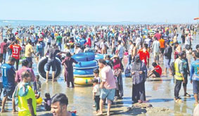 শীতের আগমনে পর্যটকে মুখর কক্সবাজার
