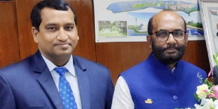 সাবেক মন্ত্রীর ভাই ব্যাংক কর্মকর্তা গ্রেফতার