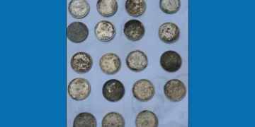 পুরনো রূপার মুদ্রা মিললো মাটিতে, পিতলের হাঁড়িতে শতবর্ষের ইতিহাস