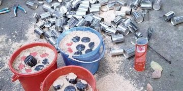 মুন্সীগঞ্জে ড্রেন থেকে ২৩ ককটেল উদ্ধার, গ্রেপ্তার ১