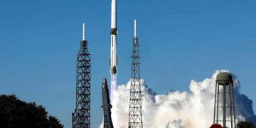 মঙ্গল অভিযানে রকেট উৎক্ষেপণ করল ব্লু অরিজিন