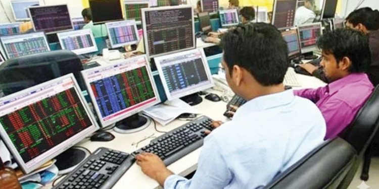 বিদেশিদের ঝোঁক বিক্রির দিকে, চাপ বাড়ছে পুঁজিবাজারে