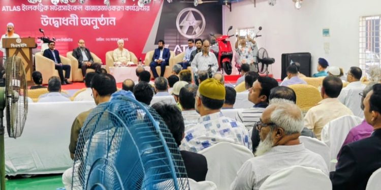 দেশীয় ব্র্যান্ডে নতুন দিগন্ত: ‘এটলাস ইভি’ ইলেকট্রিক মোটরসাইকেল বাজারে আনল রাষ্ট্রায়ত্ত এটলাস বাংলাদেশ