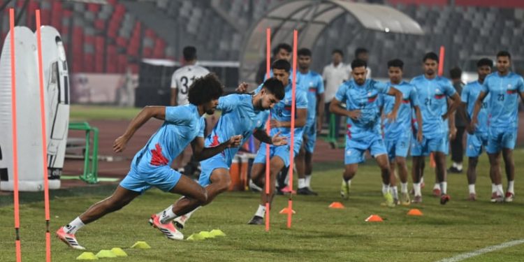 ‘প্রস্তুতি শেষ’ ভারত ম্যাচের আগে সমর্থকদের সঙ্গে থাকার আহ্বান হামজার