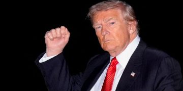 ট্রাম্পের হুমকিতে উত্তেজনা, বিশ্বকে ১৫০ বার উড়িয়ে দেয়ার বক্তব্য