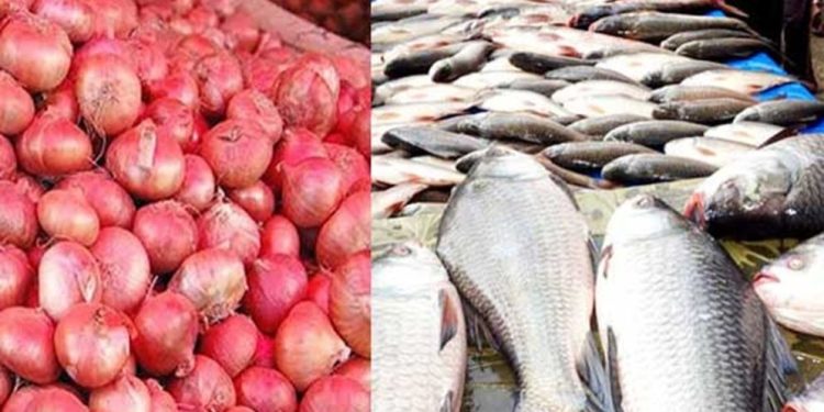 কমছে না পেঁয়াজের দাম, এখনো চড়া মাছের বাজার