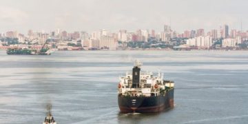 ভেনেজুয়েলার তেল ট্যাংকার অবরোধের নির্দেশ ট্রাম্পের