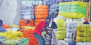 শতকোটি টাকার বিনিয়োগ, হতাশায় আমদানিকারকরা 