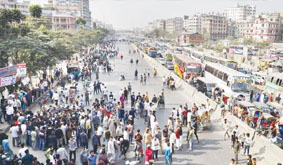 রাজধানীতে গ্যাস সংকট তীব্র, প্রতিবাদে মহাসড়ক অবরোধ
