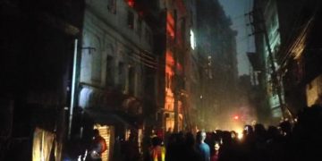 রাজধানীর চকবাজারে ভবনে আগুন, নিয়ন্ত্রণে ৭ ইউনিট