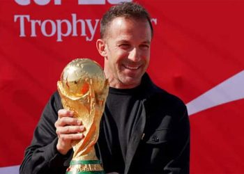 চতুর্থবারের মতো ঢাকা ভ্রমণে ফুটবল বিশ্বকাপ ট্রফি