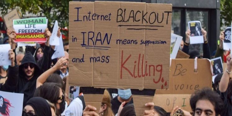 ইন্টারনেট বন্ধের মধ্যেই ইরানে নতুন করে বিক্ষোভ