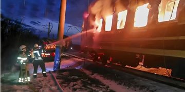 রাশিয়ার ড্রোন হামলায় ইউক্রেনের যাত্রীবাহী ট্রেনের ১২ জন নিহত