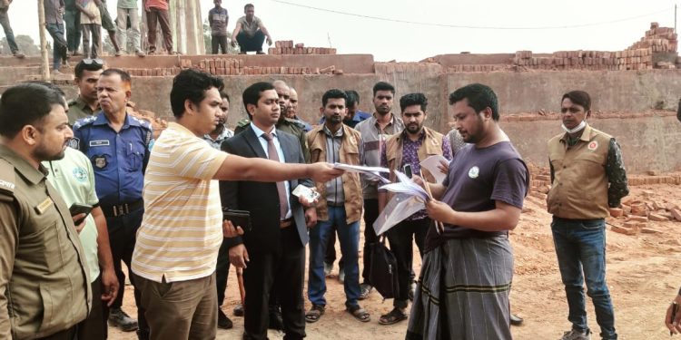 মনোহরদীতে সাত অবৈধ ইটভাটায় অভিযান, জরিমানা