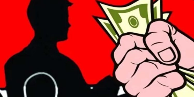 কাপাসিয়ায় ভারপ্রাপ্ত অধ্যক্ষের অবৈধ কোচিং বাণিজ্য