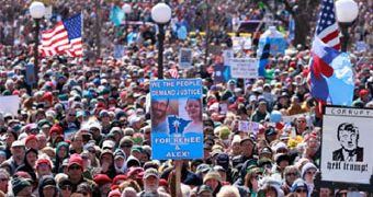 ট্রাম্পবিরোধী বিক্ষোভে উত্তাল যুক্তরাষ্ট্র, রাস্তায় লাখো মানুষ