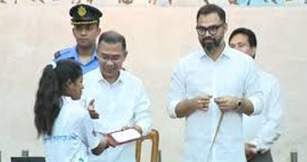 পেশাদার জীবনে রাজনৈতিক দলের সদস্য হবেন না