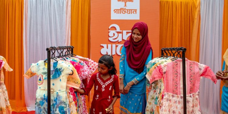 ১০০০ সুবিধাবঞ্চিত শিশু বেছে নিল নিজ পছন্দের ঈদ জামা