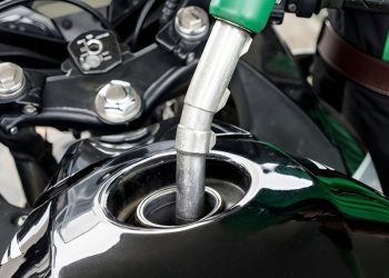 দৈনিক ৫ লিটার পেট্রোল কিনতে পারবে মোটরসাইকেল রাইড শেয়ার চালকরা