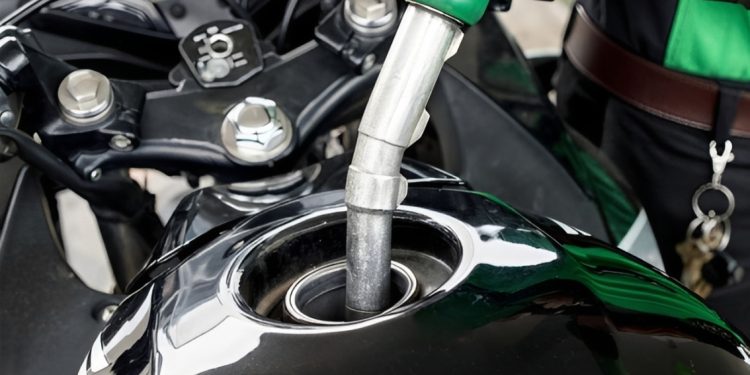 দৈনিক ৫ লিটার পেট্রোল কিনতে পারবে মোটরসাইকেল রাইড শেয়ার চালকরা